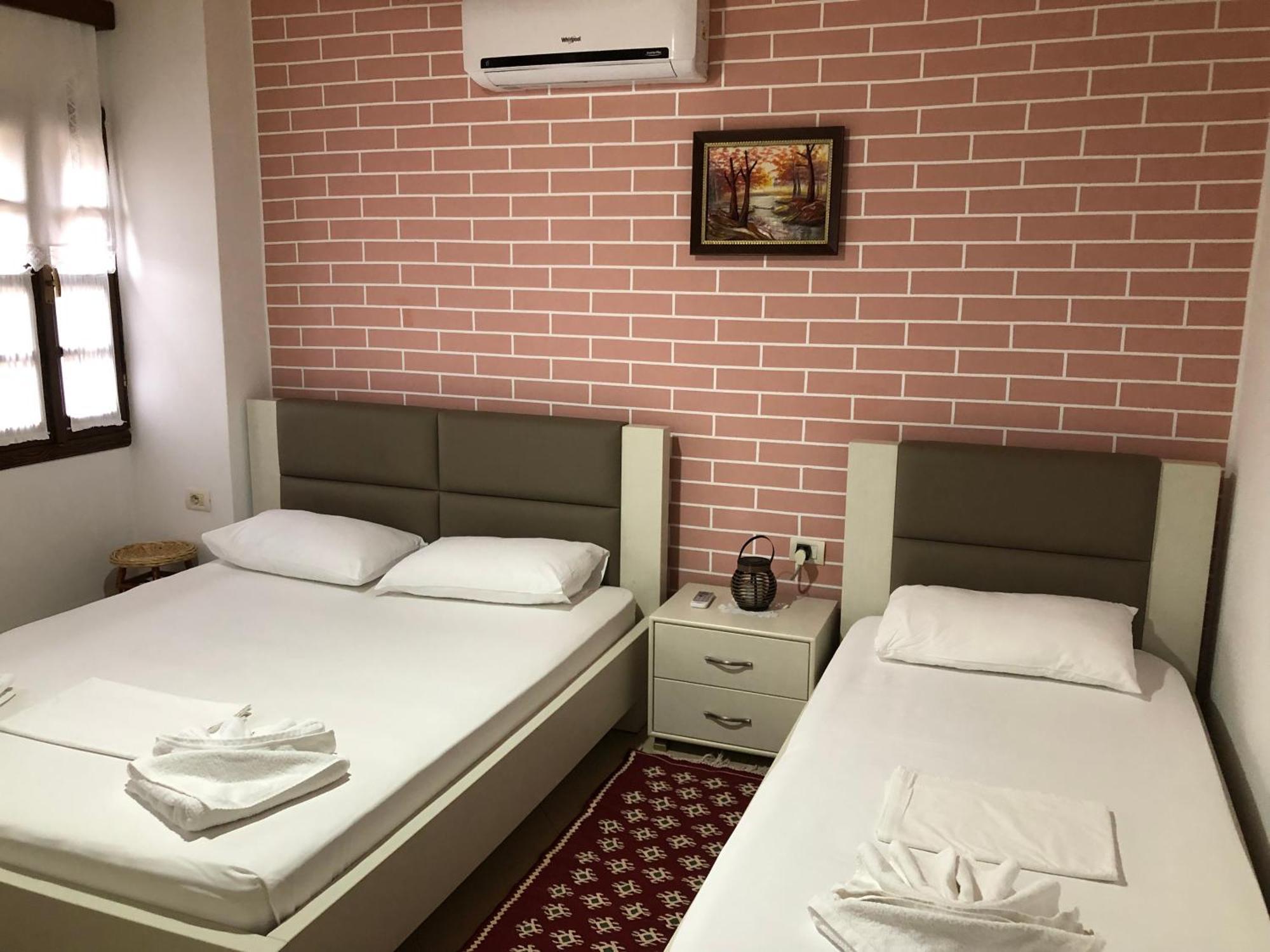 Dhimitri'S Guest House Berat Exterior photo