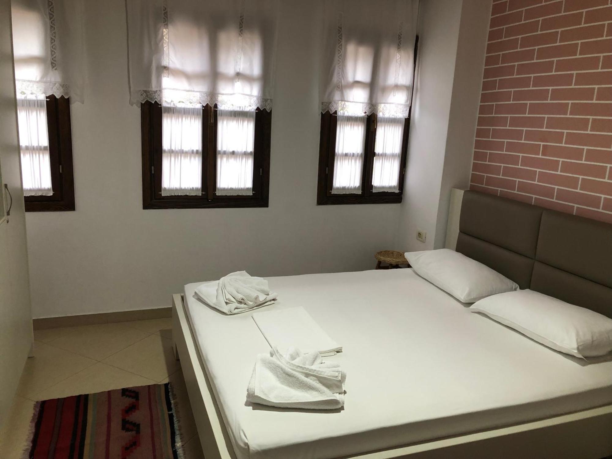 Dhimitri'S Guest House Berat Exterior photo